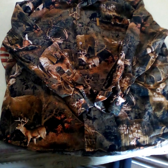 Camo deer print collared button up - Picture 4 of 9
